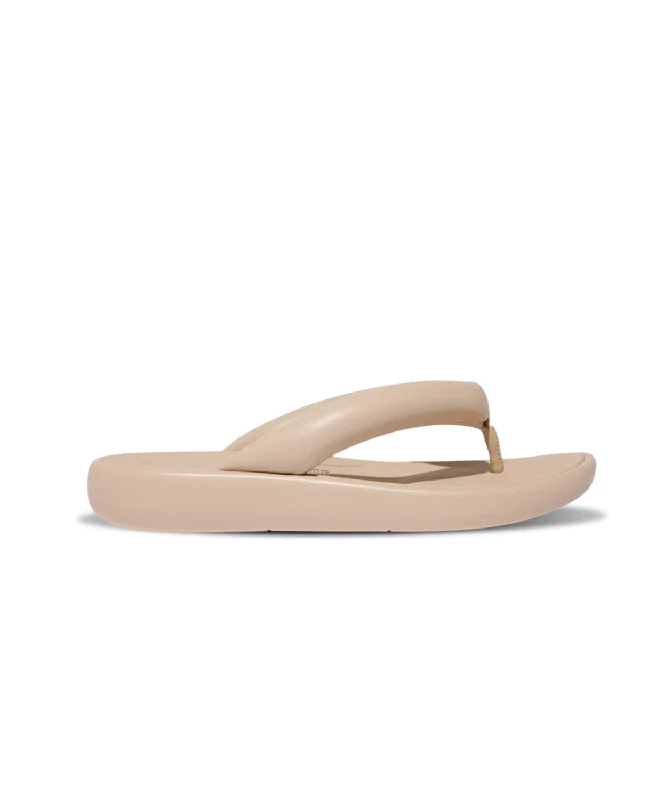 FitFlop iQushion D-Luxe Padded Leather Flip Flops Stone Beige